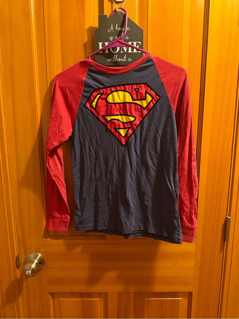DC Comics Red & Navy Superman Long-Sleeve Raglan Tee